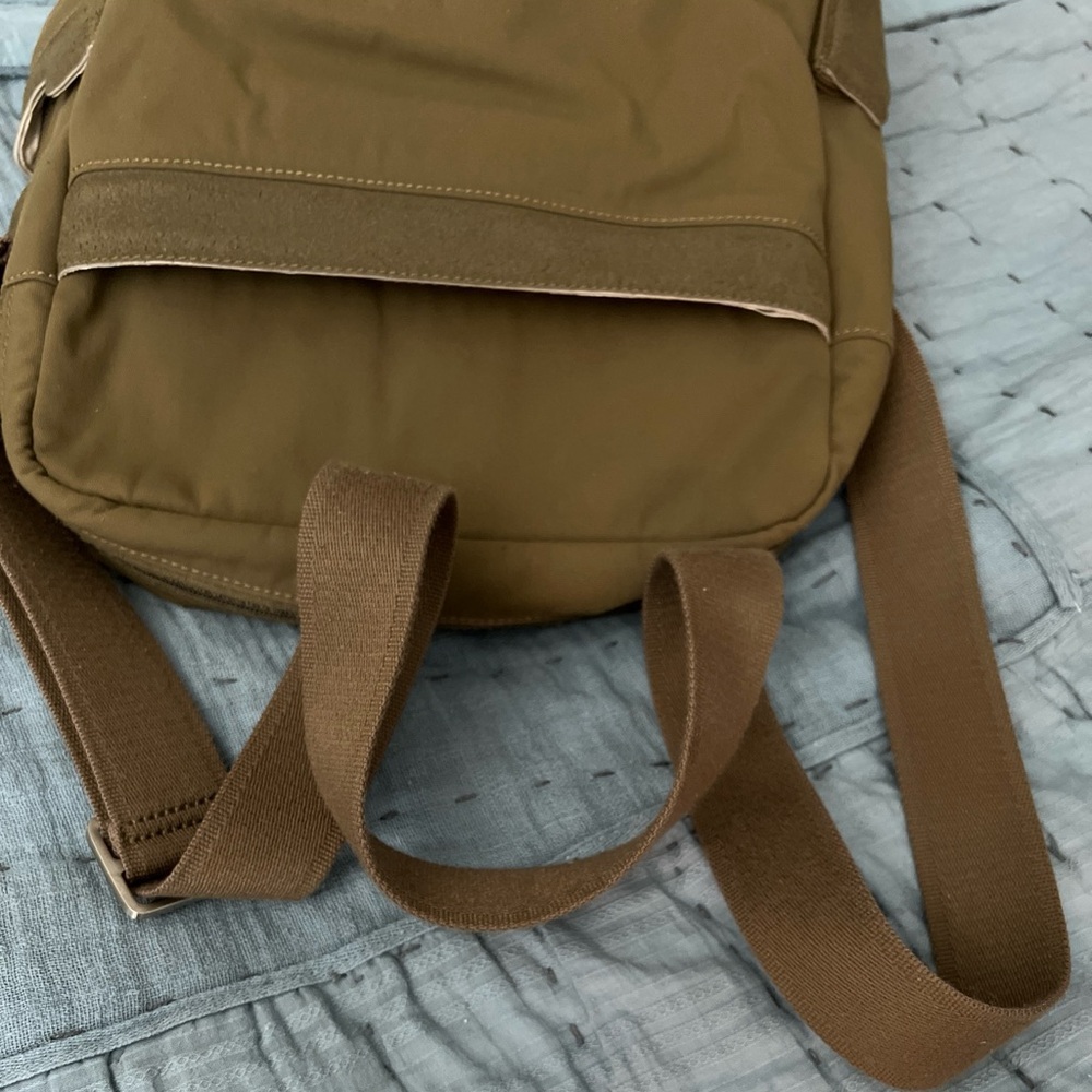 Tumi Vertical Messenger bag 2 tone Khaki Green with multiple pockets clean